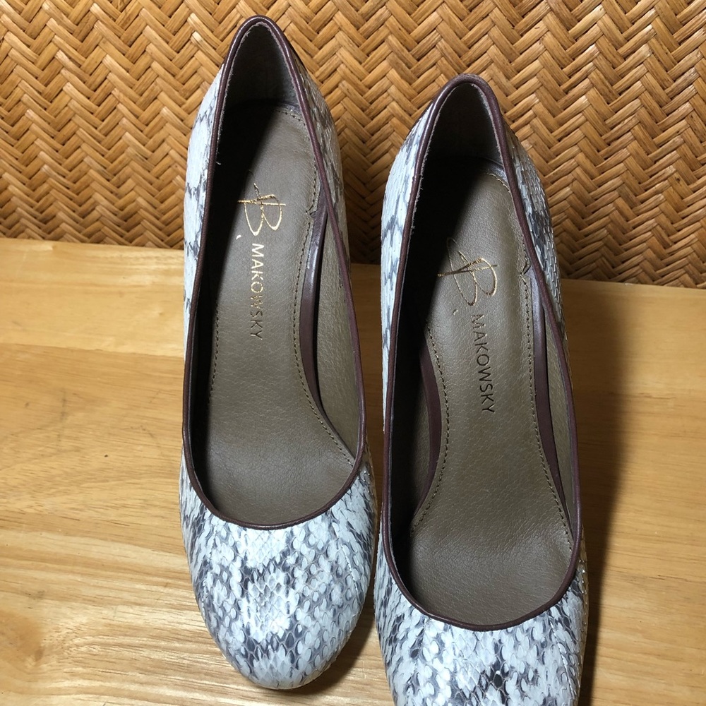 B. Makowsky BM Neve Pumps - Picture 2 of 8